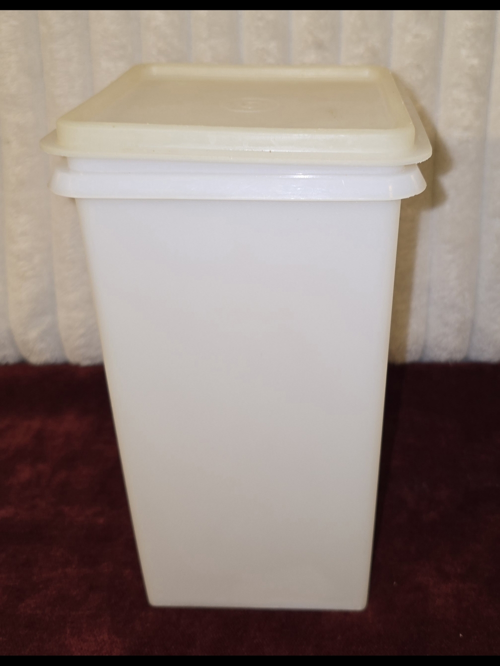 Vintage Tupperware Saltine Cracker Keeper #1314 with Lid #1315